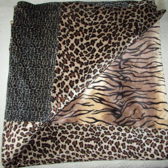Textured Animal Print Bedspread Coverlet + Accent Pillow Cover - King Size - Picture 14 of 15